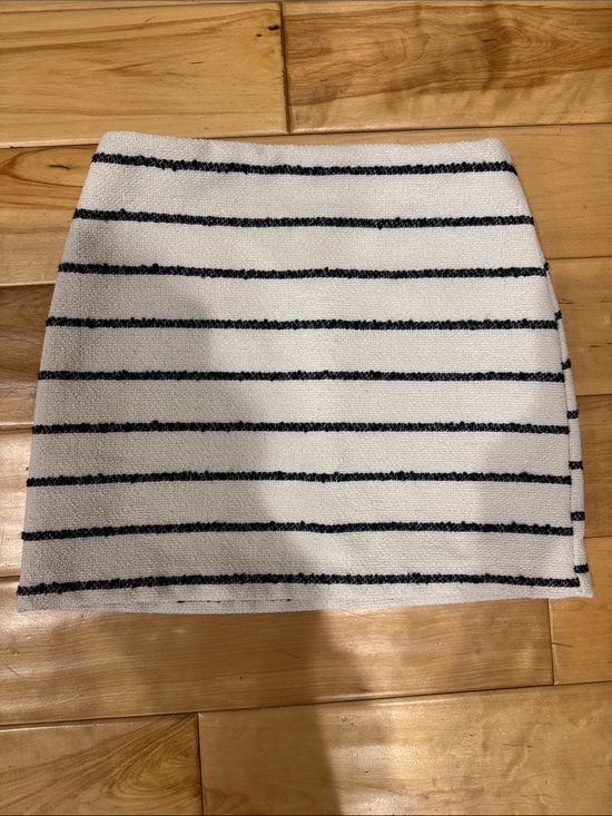 H&M Dresses & Skirts - H&M Striped White and Black Boucle‎ Mini Skirt